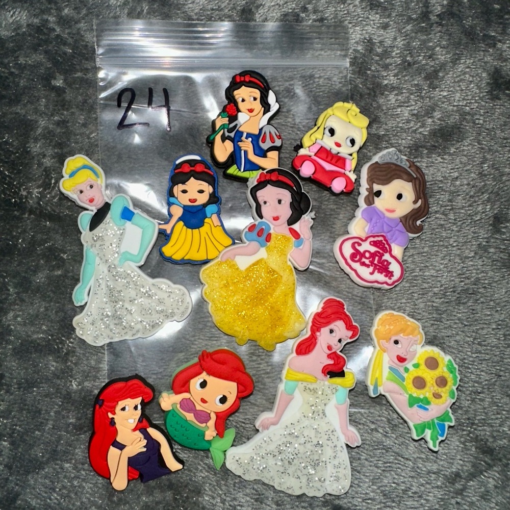 10 pice set of random Disney princesses croc charms NEW